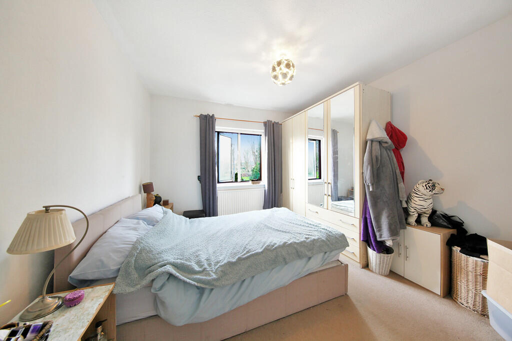 143 Holders Hill ...