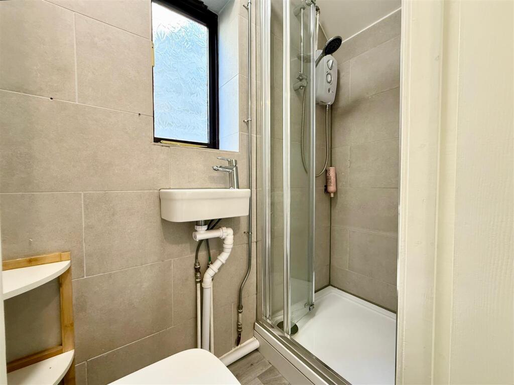 Shower room (4).jpg