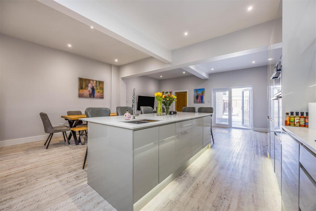213 Laburnum Grove, Copnor-Small-PorticoMarketing-