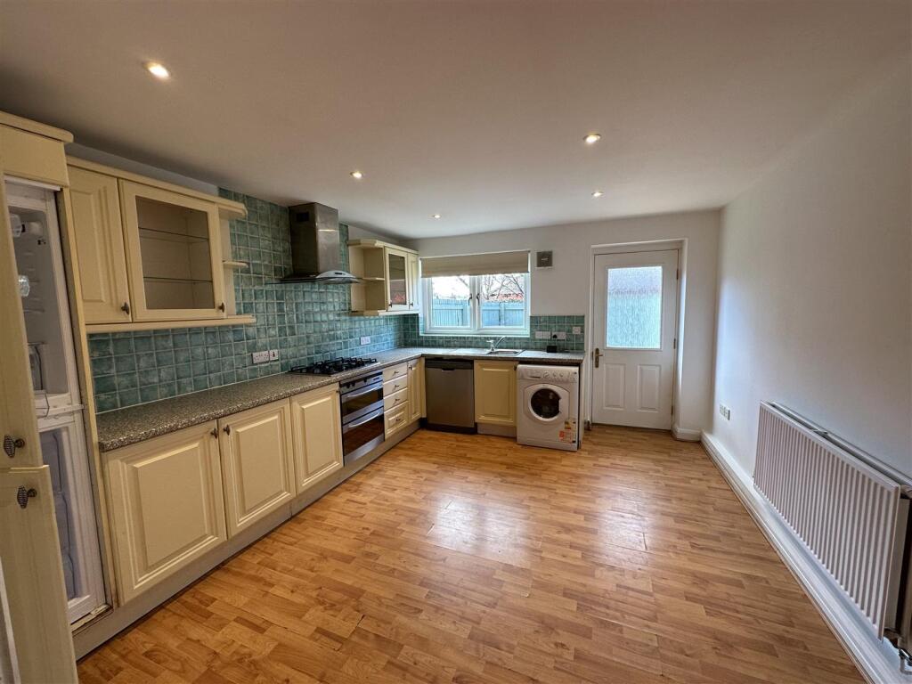 17 A Kitchen.jpg