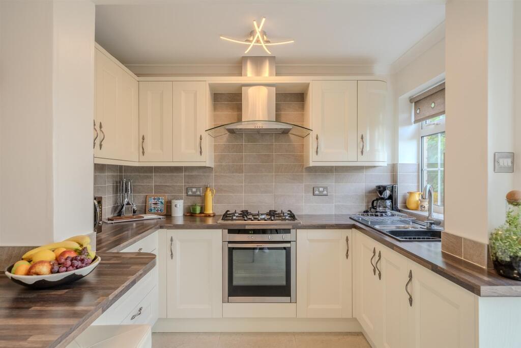 21 Pine Tree Road-13.jpg