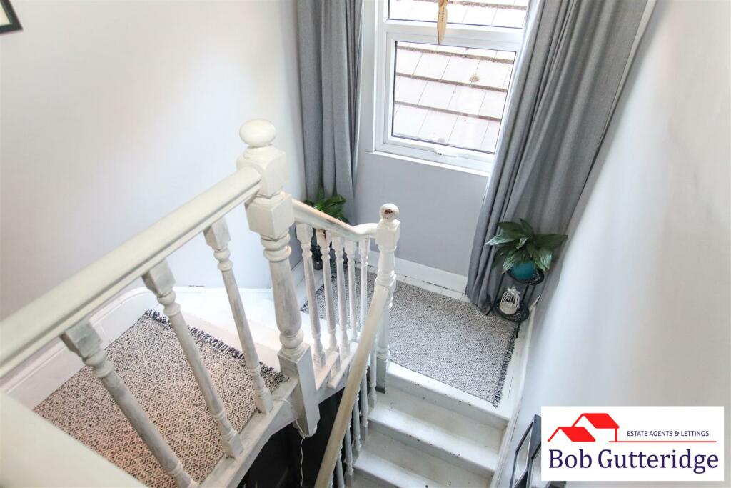 FIRST FLOOR LANDING
