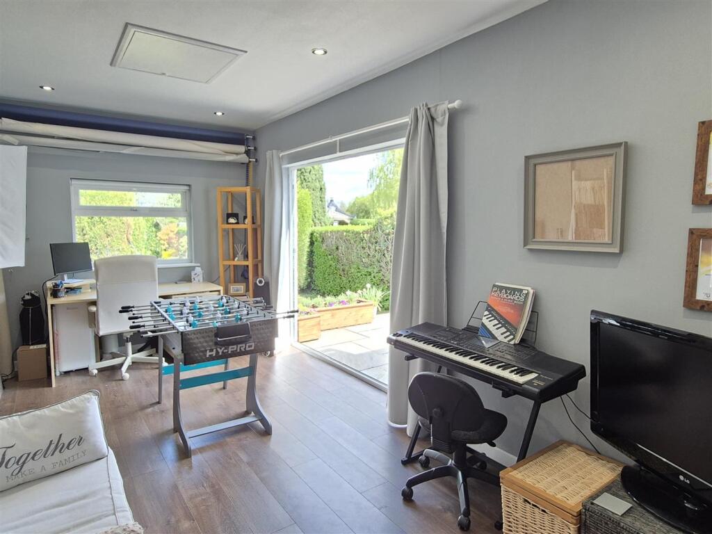 Bedroom/Office