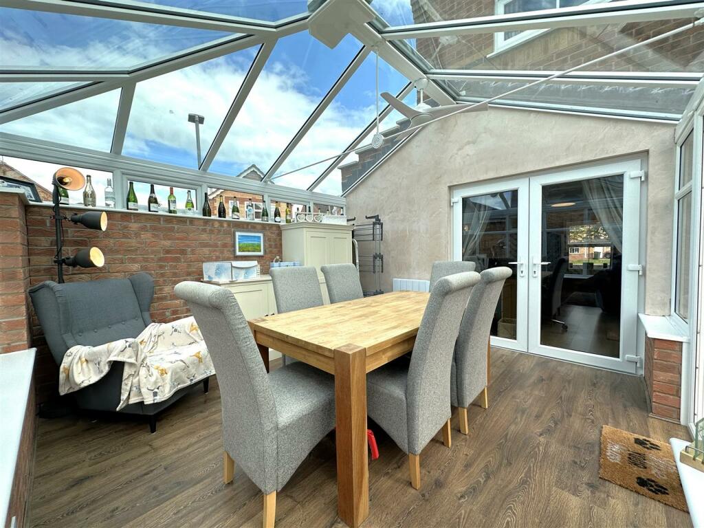 Generous Conservatory 544