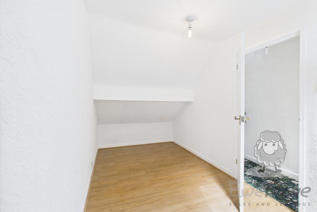 CAM05128G0-PR0011-STILL045