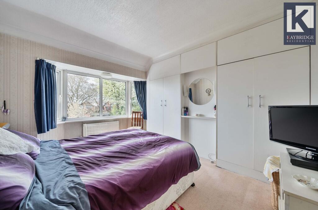Walsingham Gardens, KT19 0LS