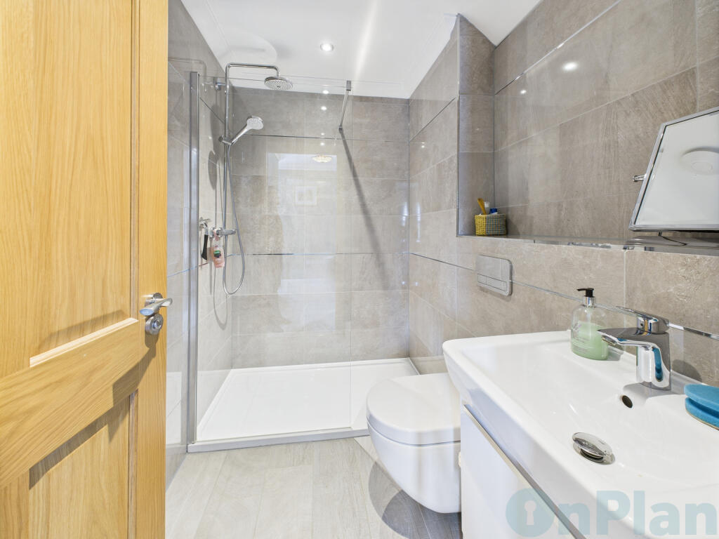 CAM04024G0-PR0028-STILL034