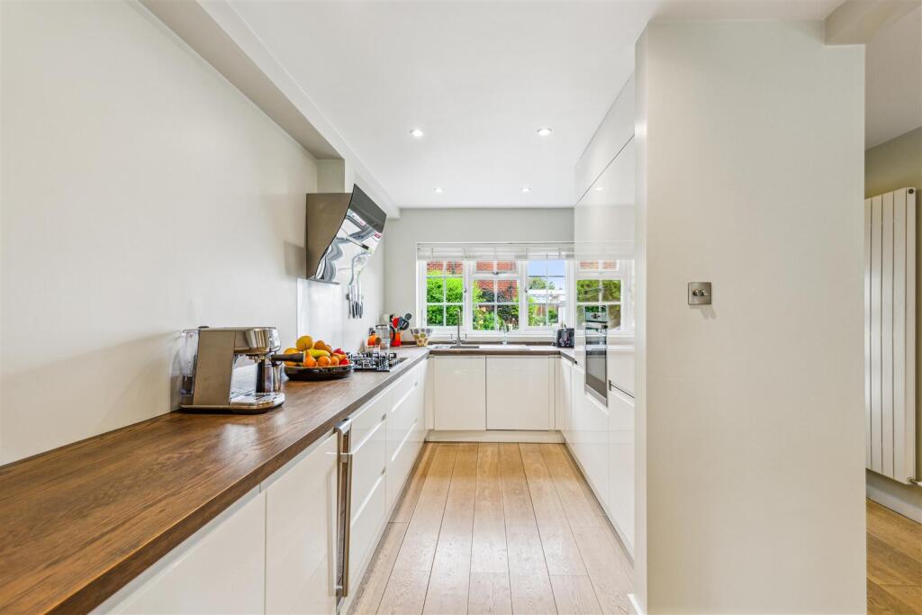Cosmur Close, W12 - FOR SALE