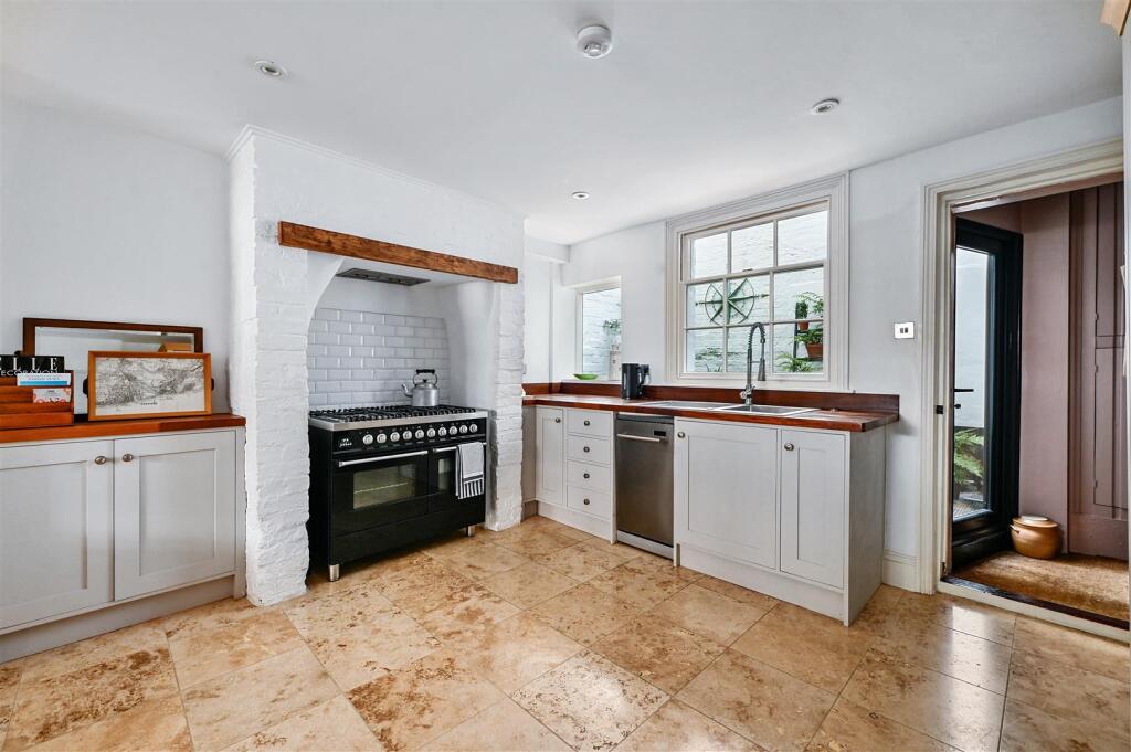 22 Croft road tn34 (13).jpg