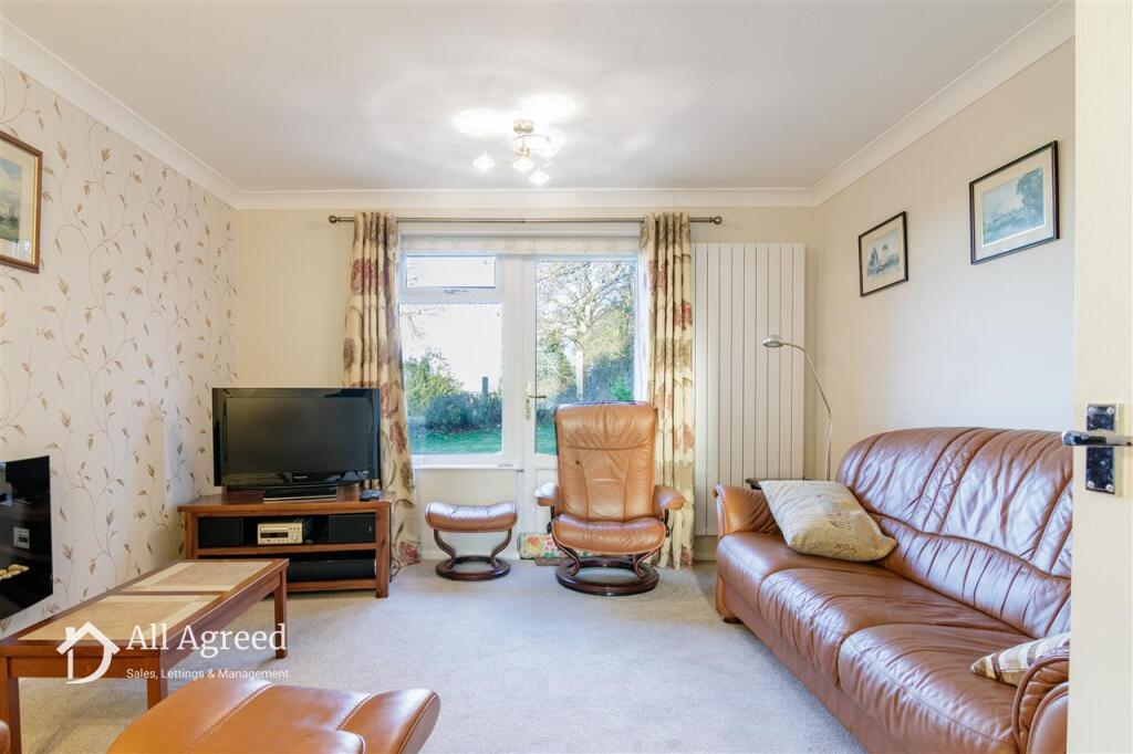 BEDROOM / DINING