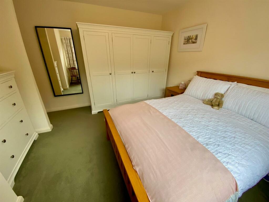 springfield park 8 bed 1 1.jpg