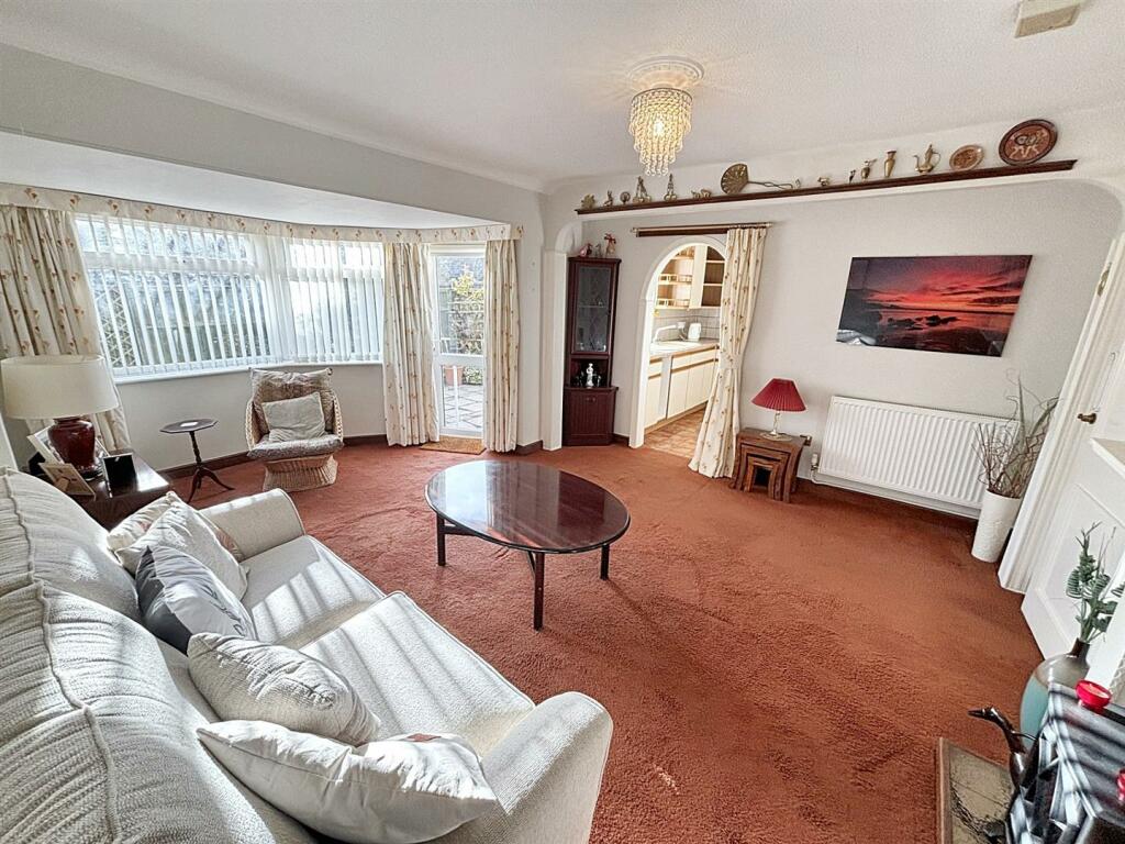 Living room 2.jpg
