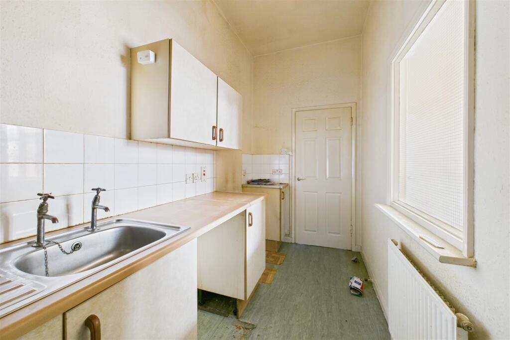 Flats A, B, C 18 Church Street, Tewkesbury, GL20 5