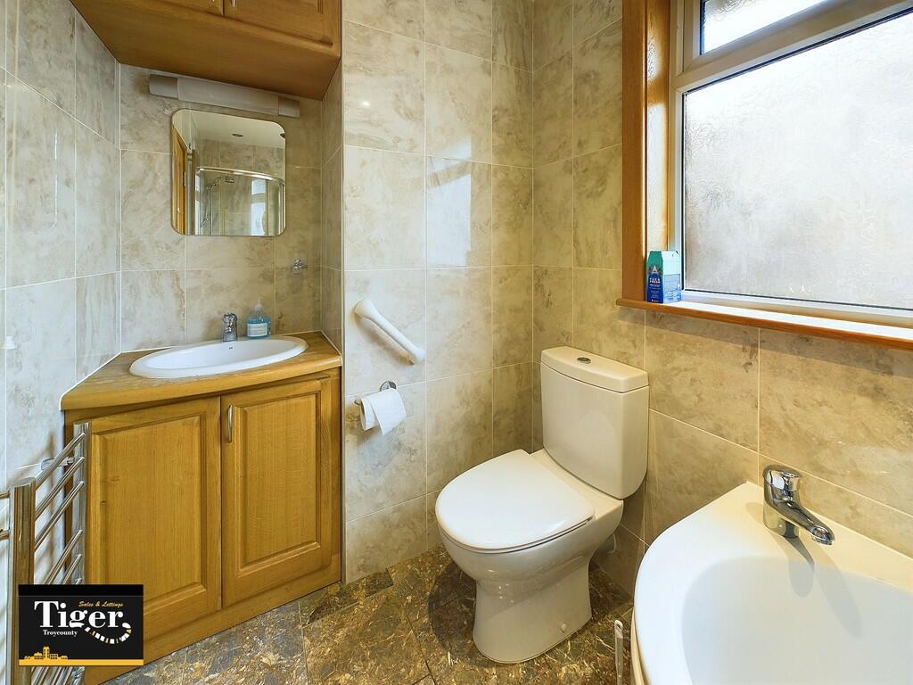 CAM02176G0-PR0420...