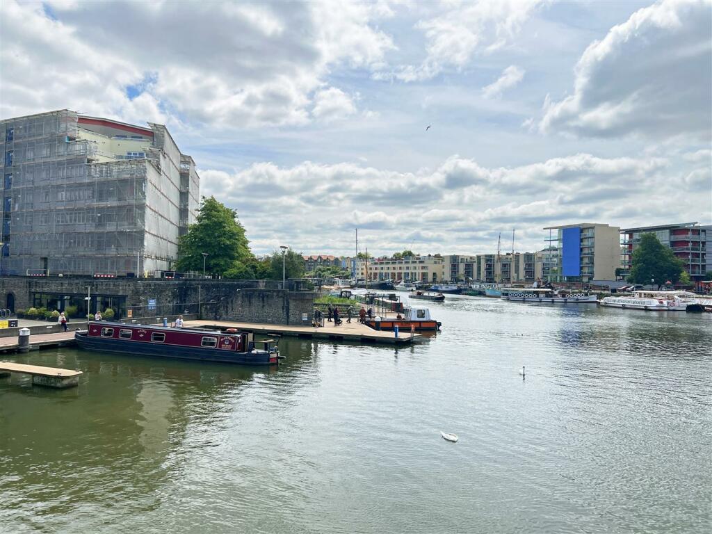 19 - Harbourside Flat for Auction, Bristol.JPG
