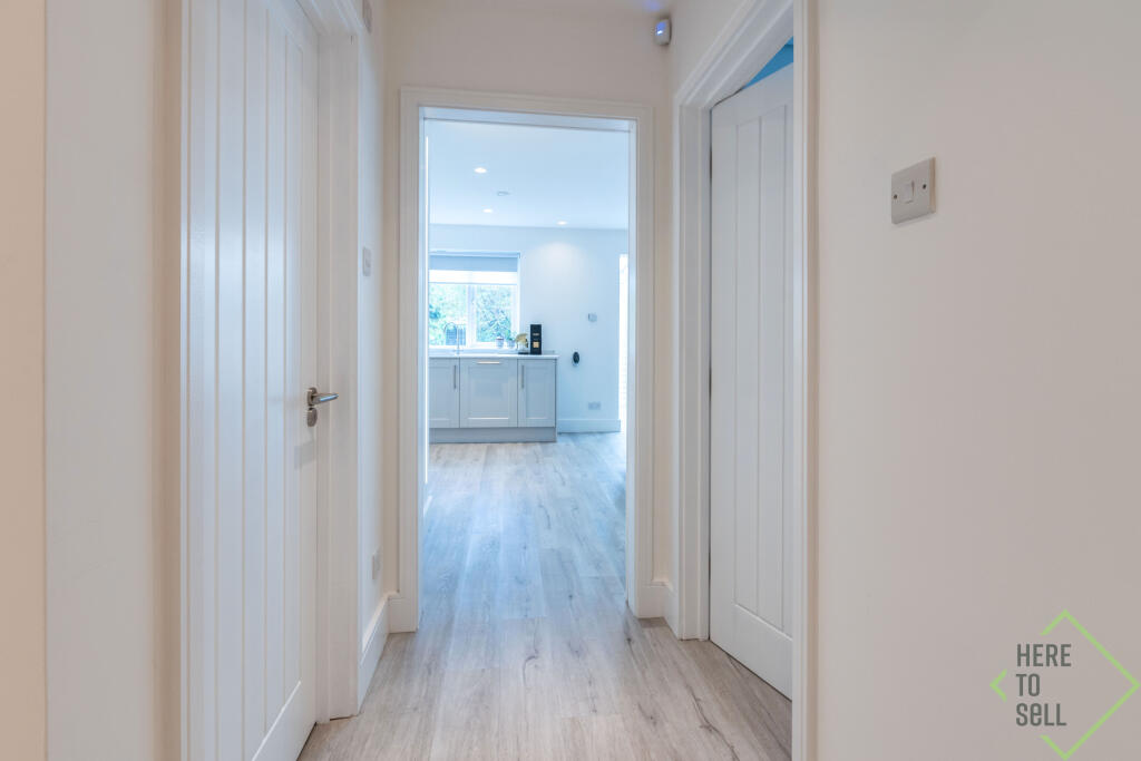 28 Petworth Road, N12 9HH-22