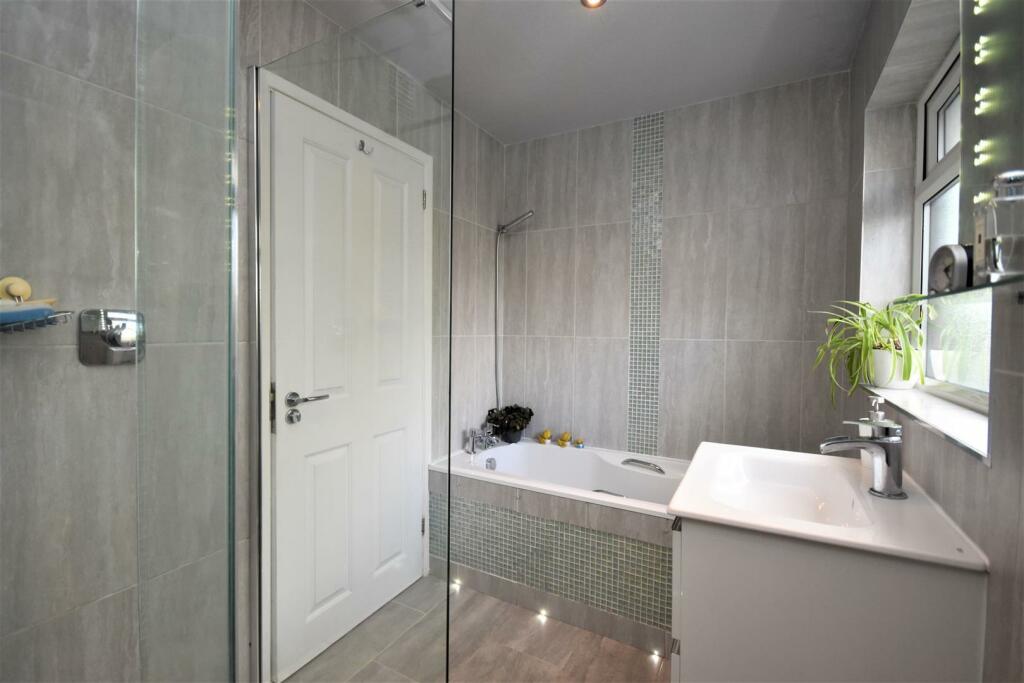 Bathroom.JPG
