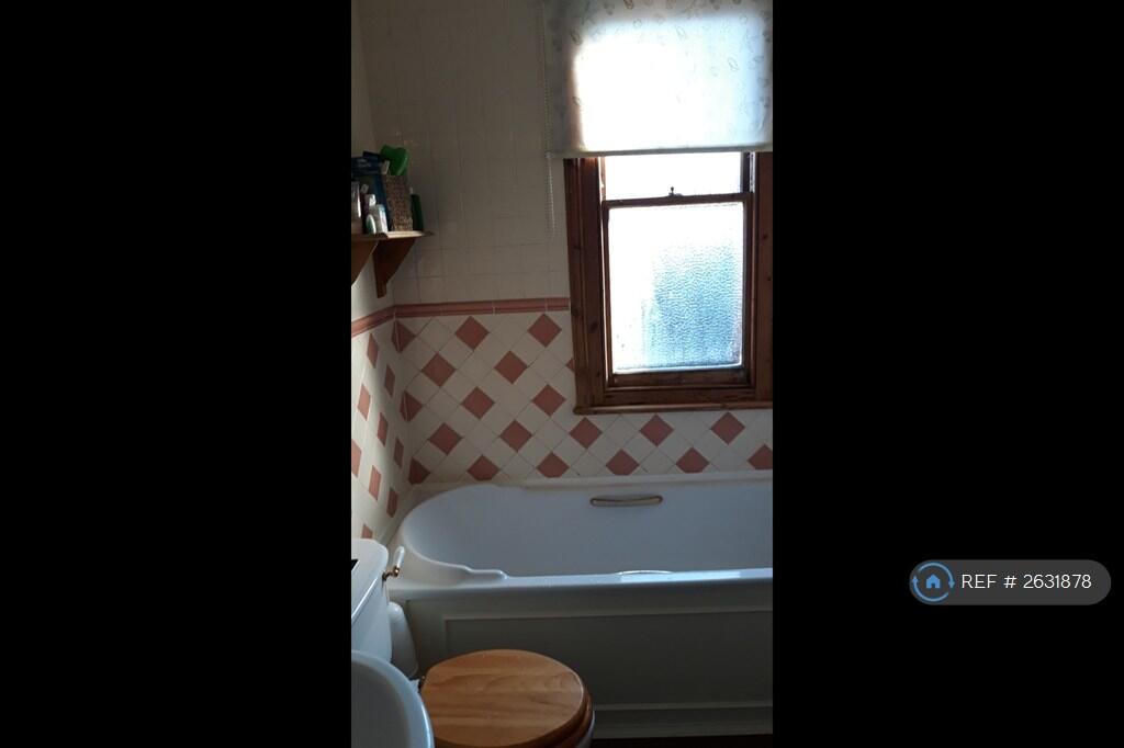 Tub And Italianate Tiles + Double Waterscreen