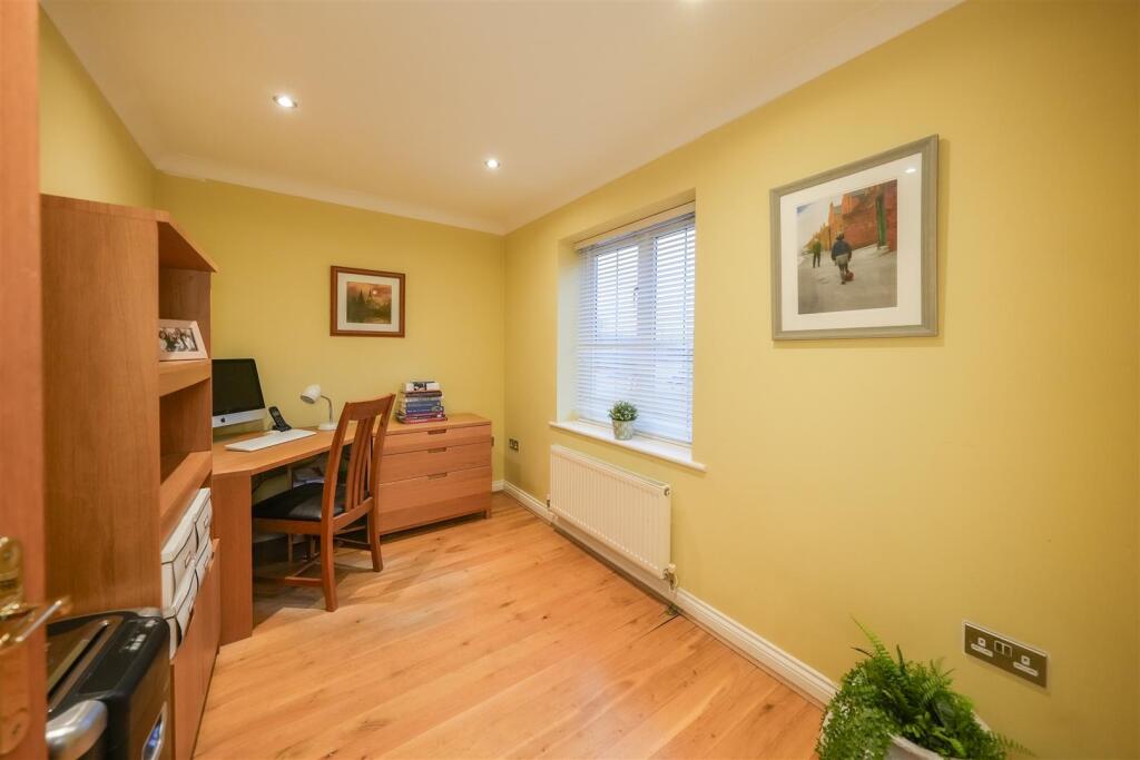 HOME OFFICE/GUEST BEDROOM