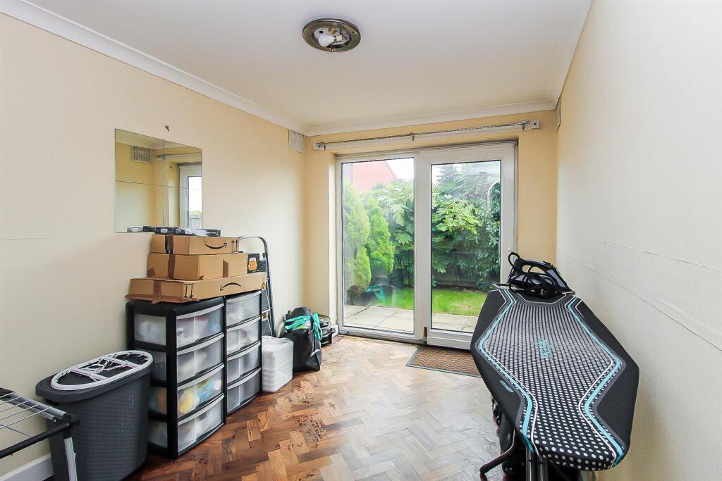 SITTING ROOM