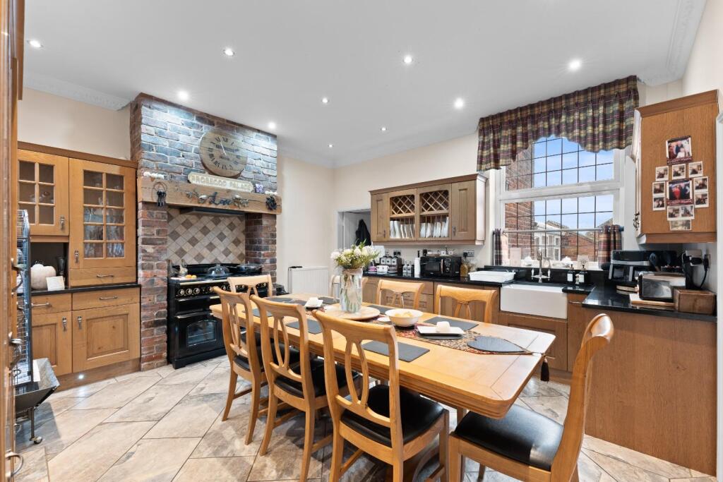 KITCHEN DINER 01.jpg