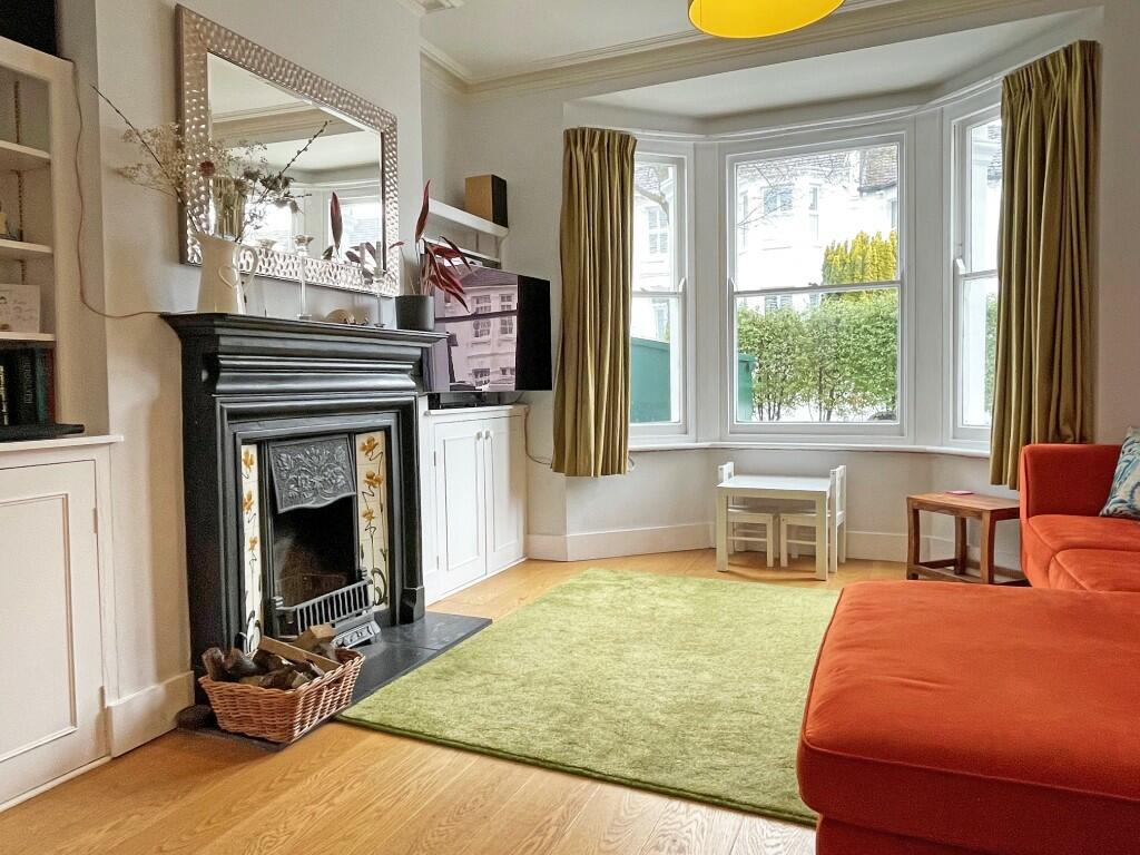Lounge/Dining Room 