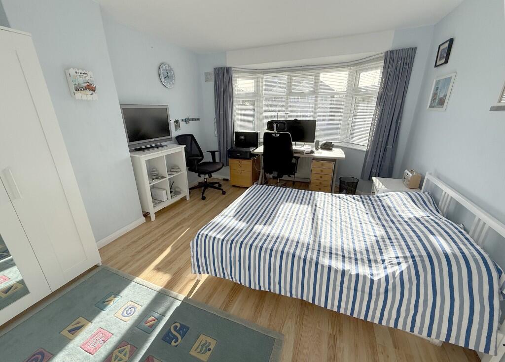 BEDROOM 2