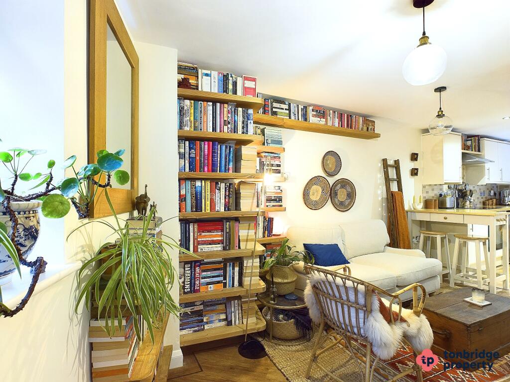 CAM03742G0-PR0017-STILL021