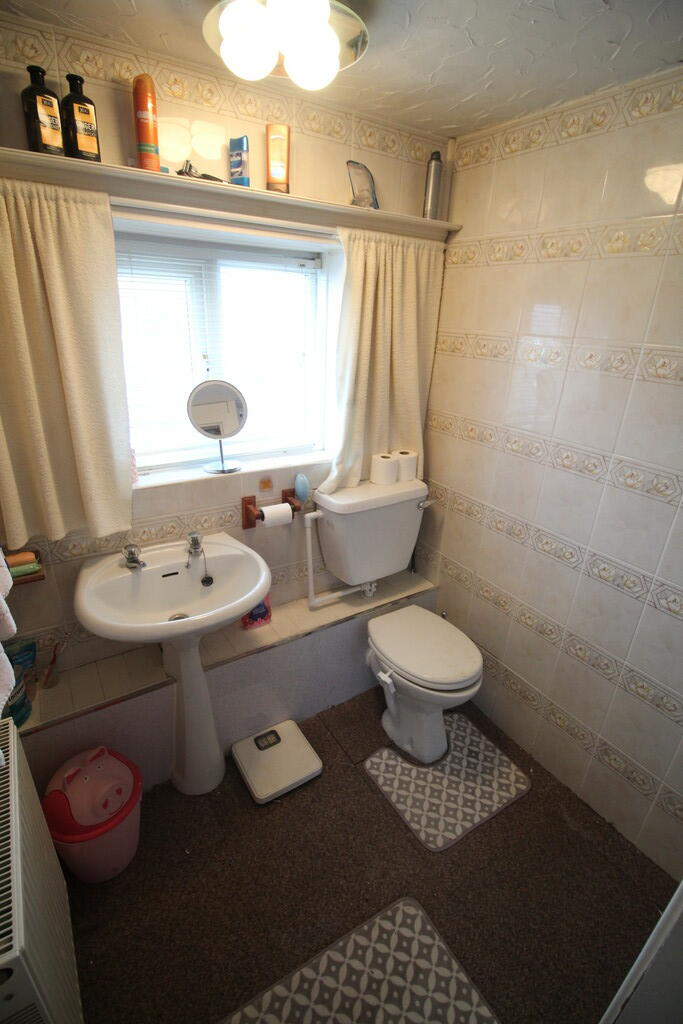 2nd Floor En-Suit...