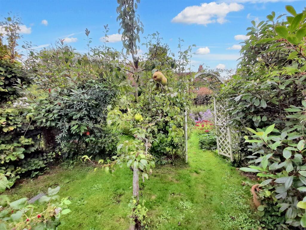 Rear garden 3 new.jpg