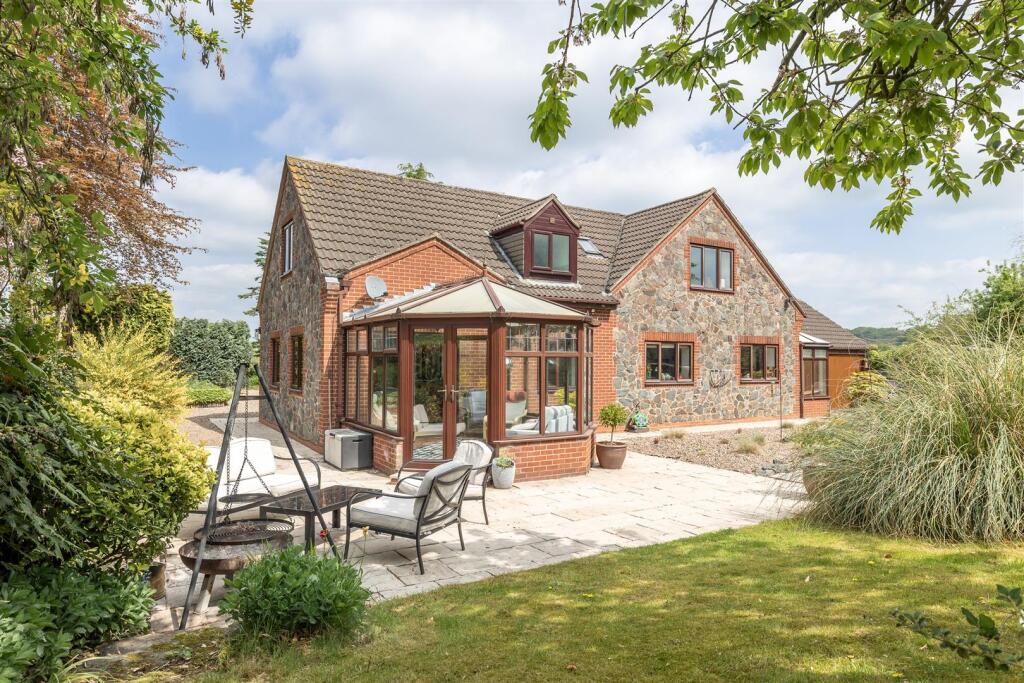 LE65 1RN TBMD-034.jpg