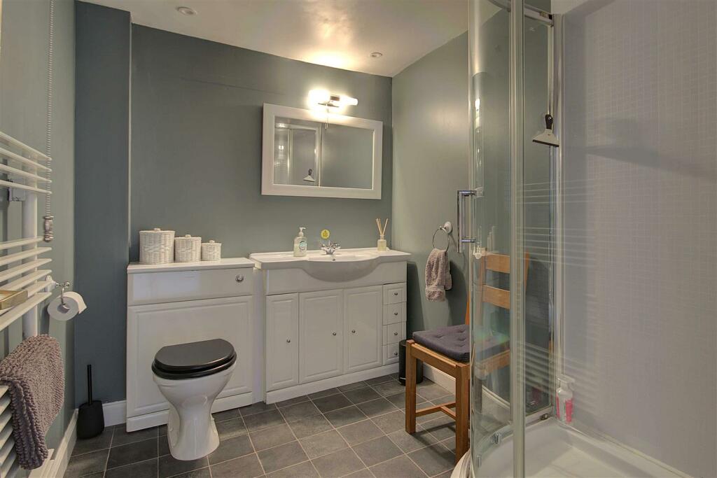 SHOWER ROOM
