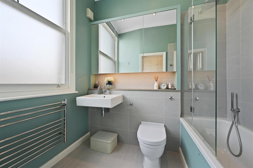 St Stephens Avenue - Ensuite