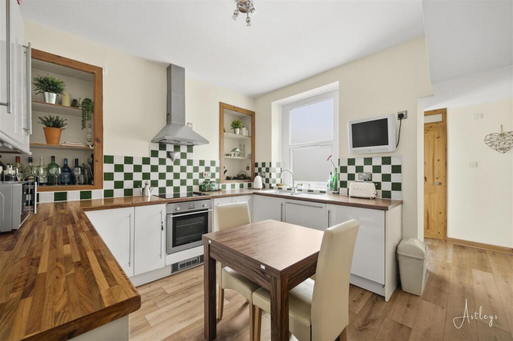 Kitchen/Dining Room