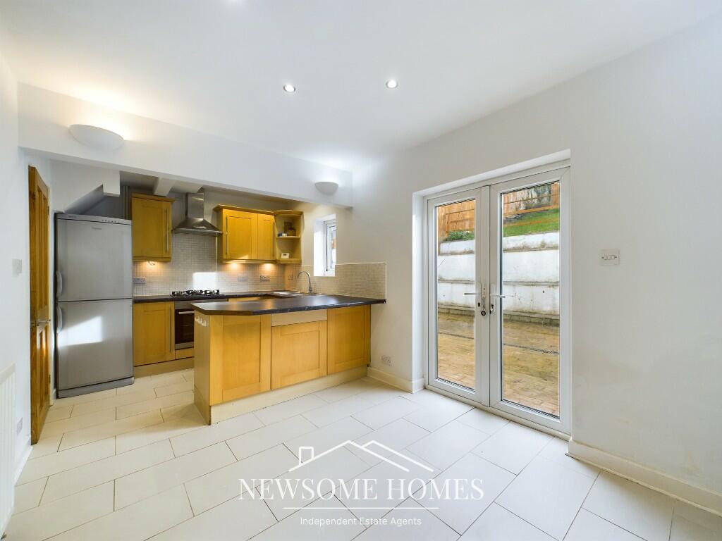 Kitchen/ Dining Room