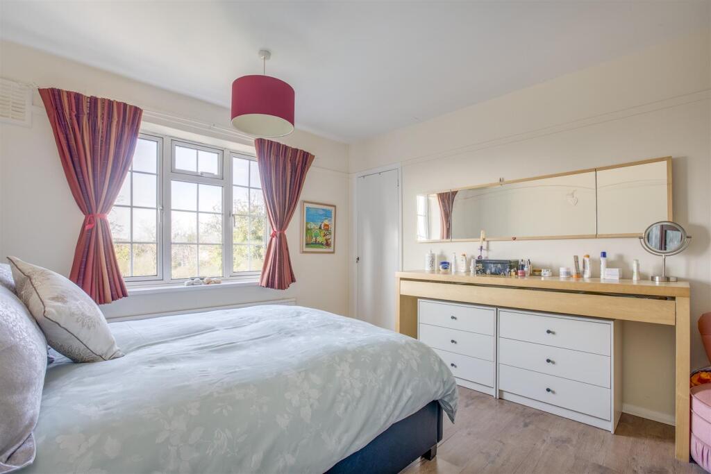 60A Mandeville Road, HP21 8AG-5.jpg