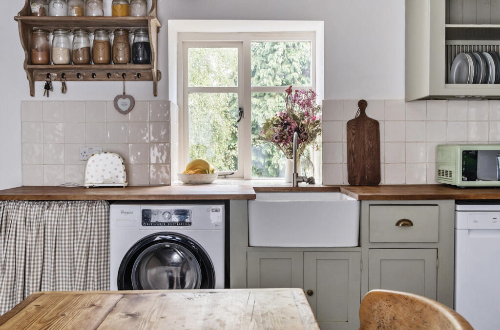 1295704-24-683054...