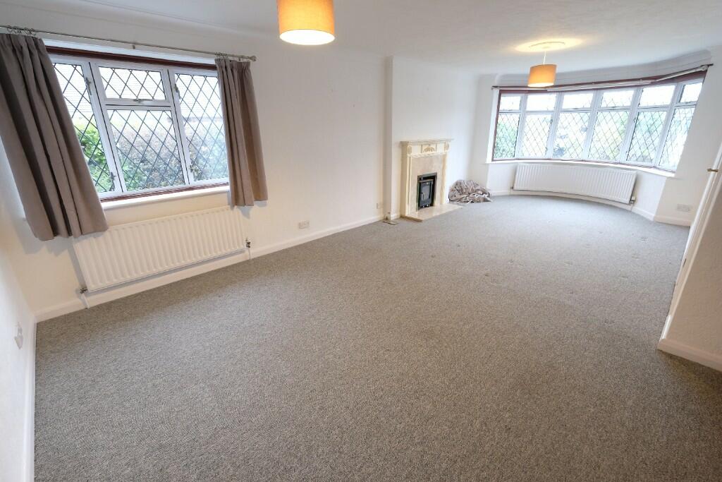 SITTING/DINING ROOM