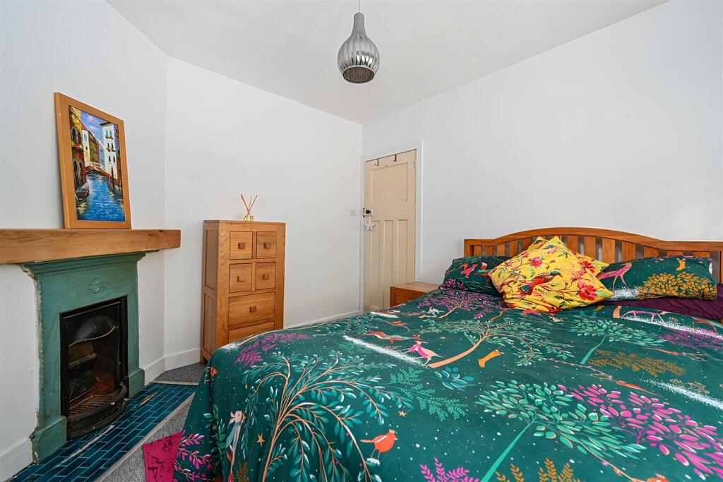 76 Lockshill road, BN41 (12).jpg