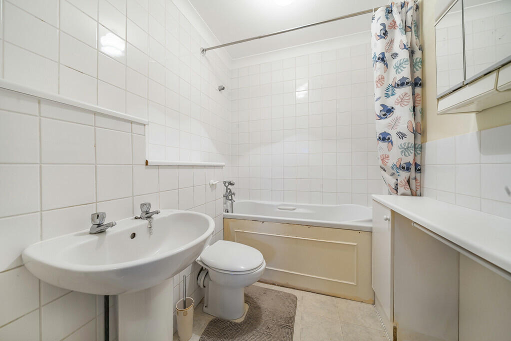 En-Suite Bathroom