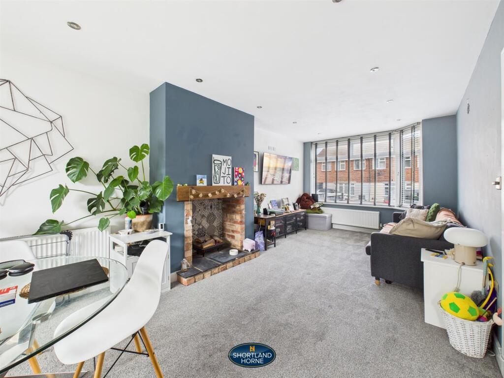 lounge/dining room