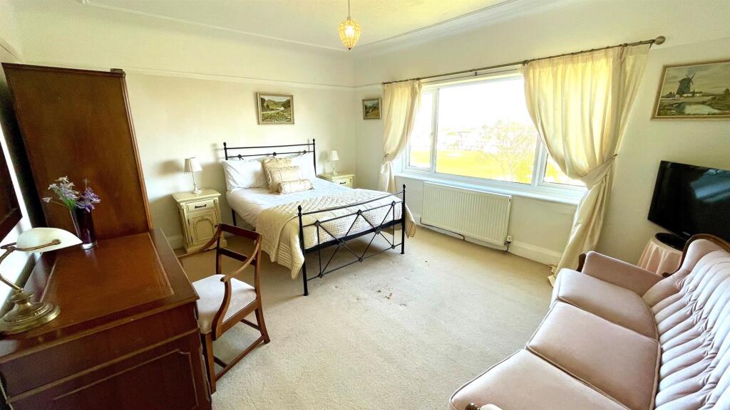 BEDROOM 2 - (to rear)