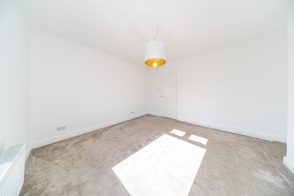 31 Ellaby Road bedroom 1 2.jpg