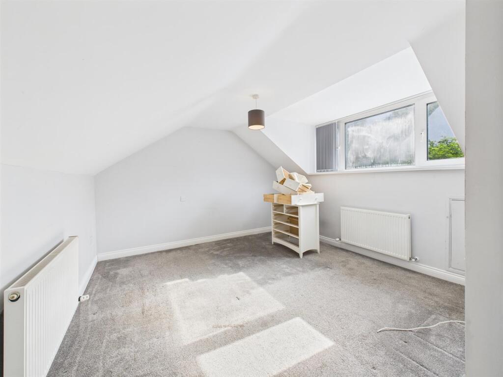 Occasional/loft room: