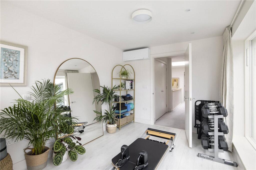 Bedroom/Gym