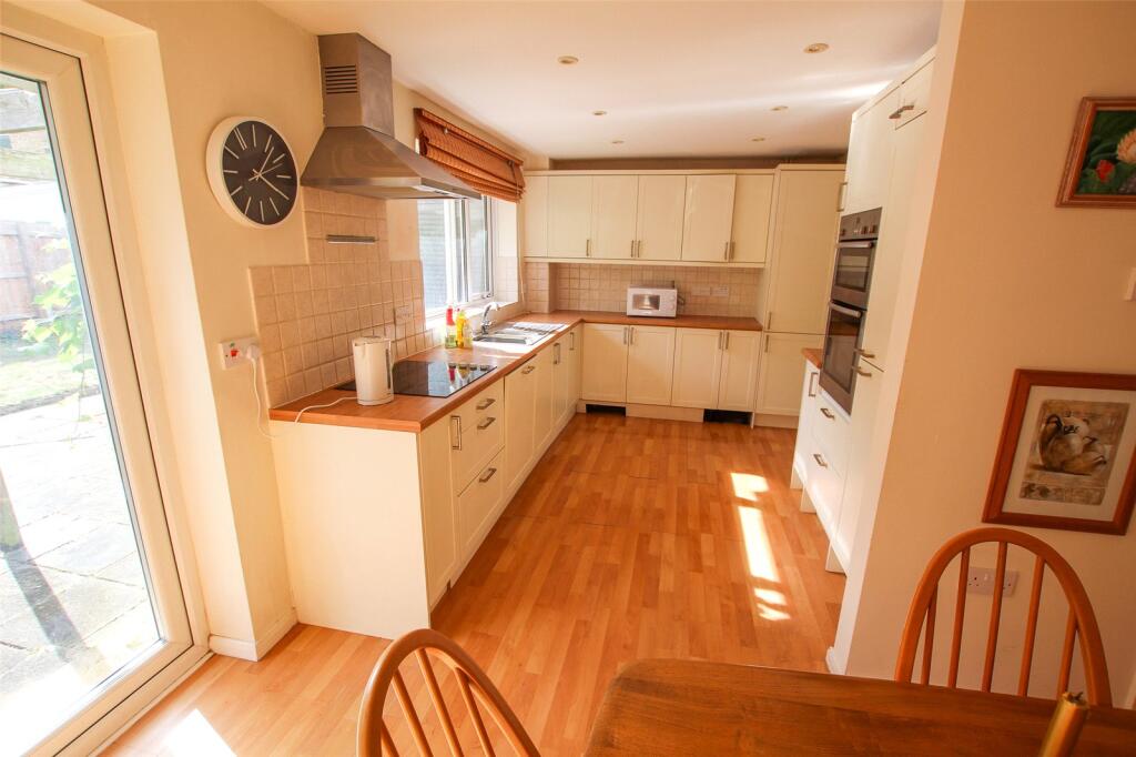 Kitchen Diner.