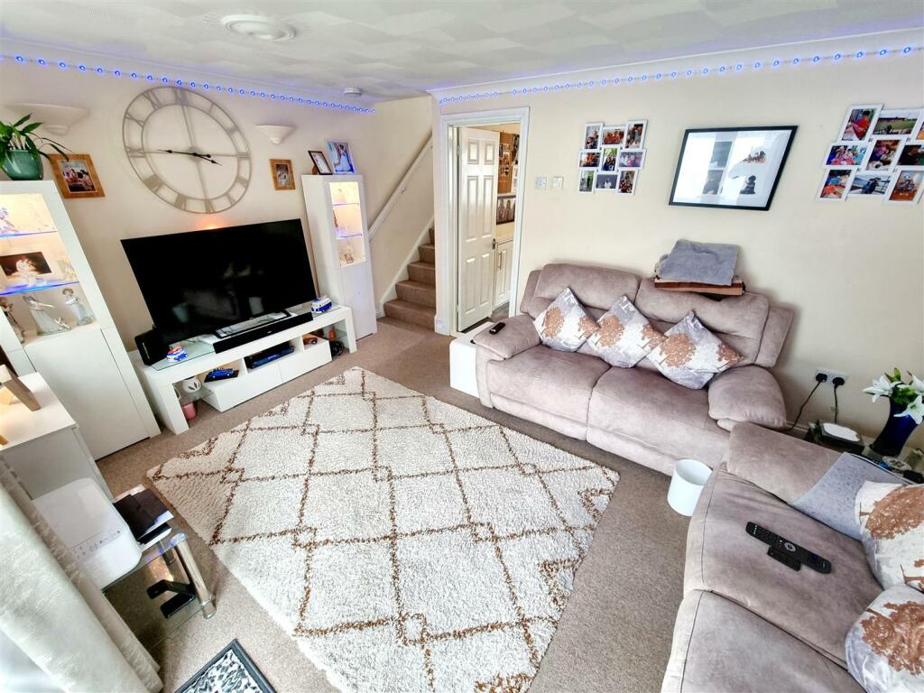 Sitting room 1.jpg