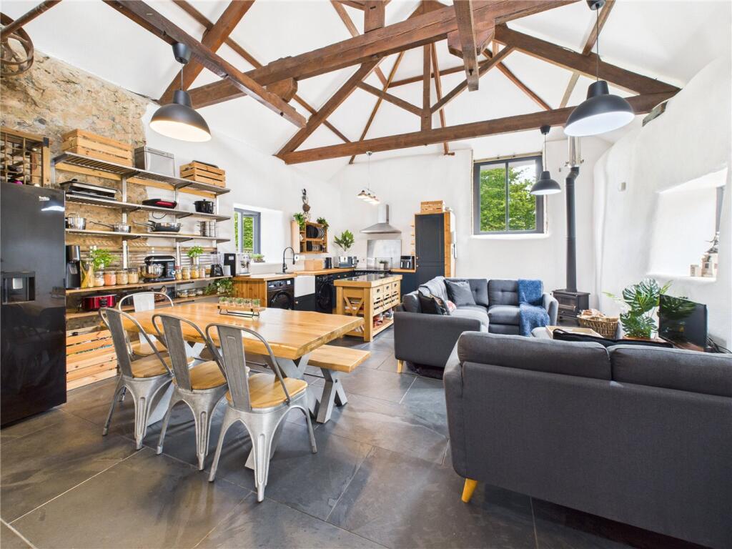 Kitchen &amp; Living