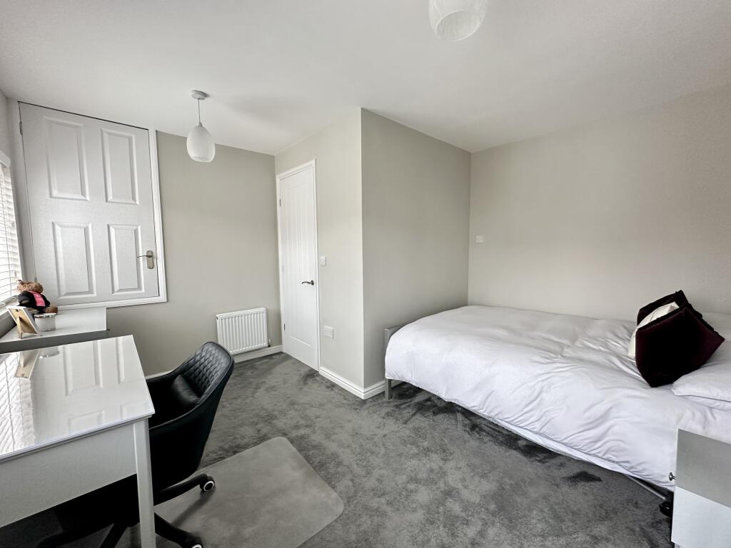 Bedroom 2 (2).jpeg