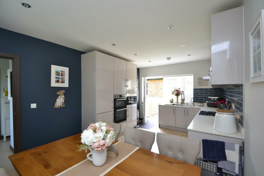 Kitchen Dining.JPG